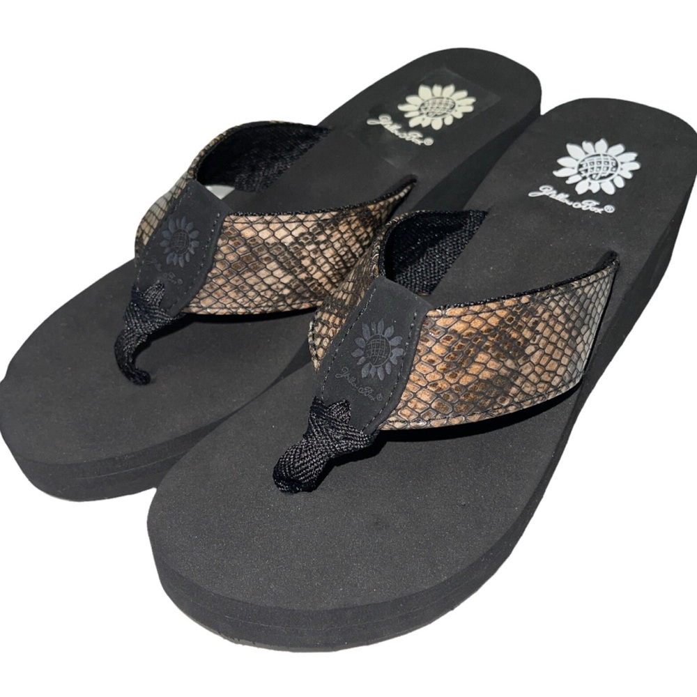 🐣Yellow Box Women's Black and Tan Snakeskin Sandals